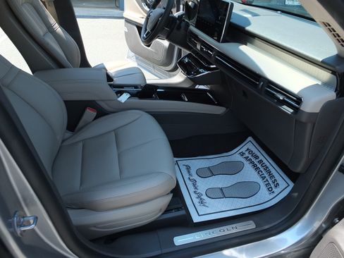 Used 2024 Lincoln Corsair FWD image 14