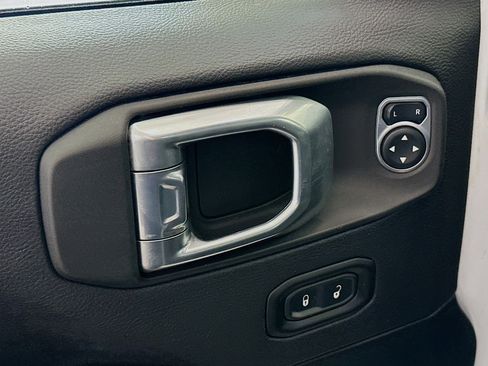 Used 2021 Jeep Wrangler Unlimited Sahara image 15