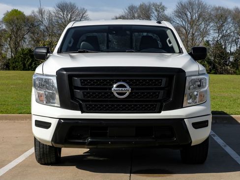 Used 2021 Nissan Titan S image 9
