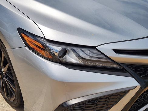 Used 2021 Toyota Camry XSE FWD image 7