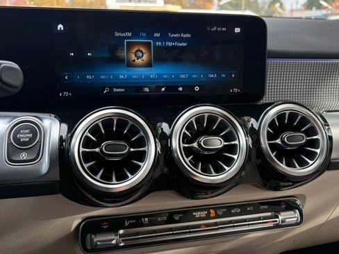 Used 2023 Mercedes-Benz GLB 250 image 19