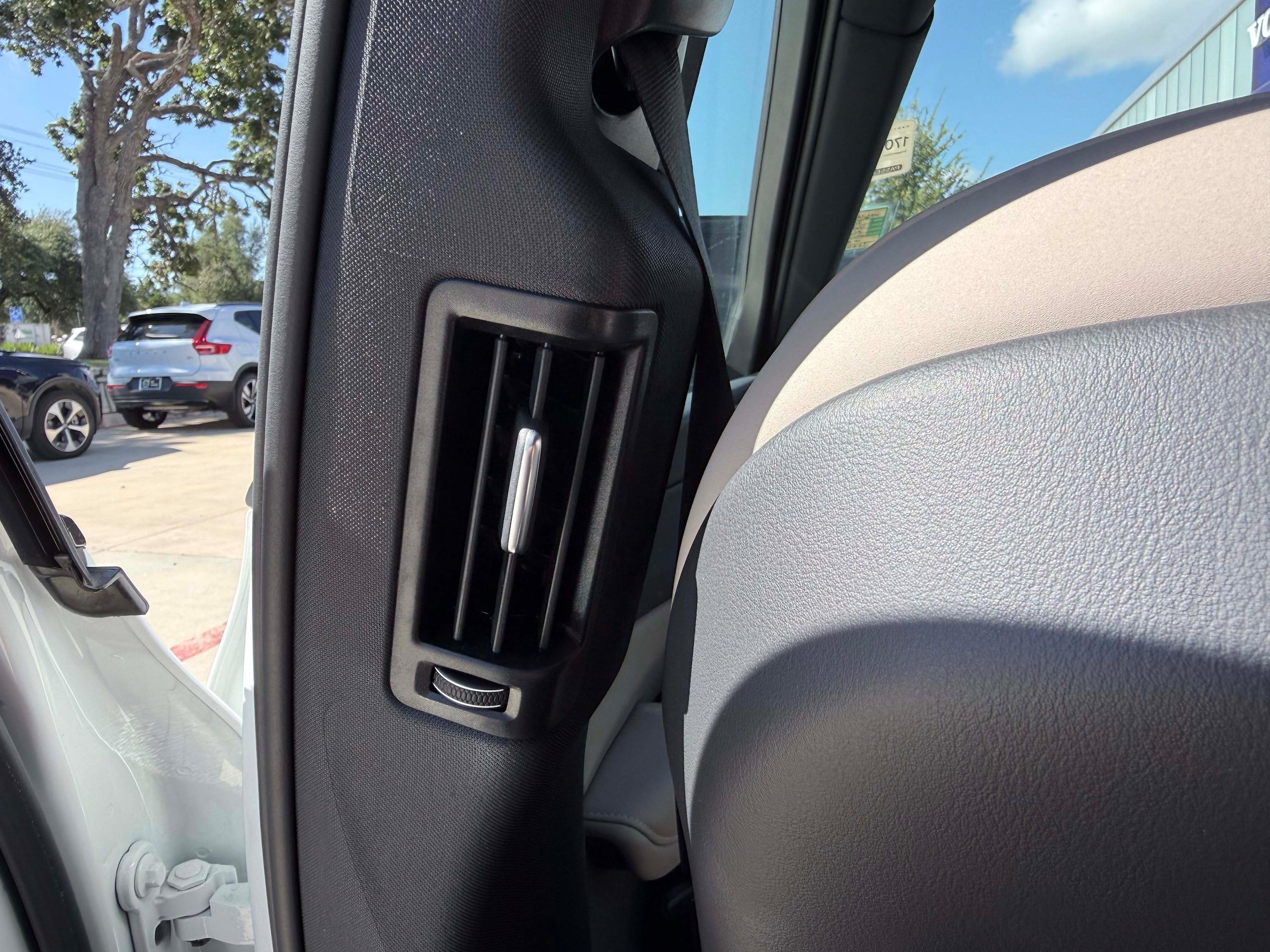 Certified 2026 Volvo XC60 B5 Plus AWD/4WD image 17