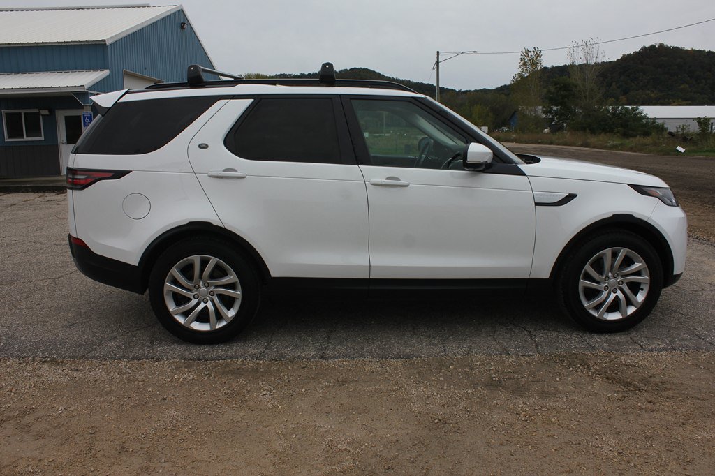 Used 2017 Land Rover Discovery HSE AWD/4WD image 4