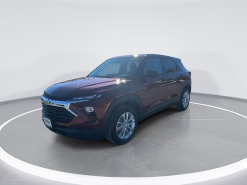 Used 2025 Chevrolet TrailBlazer LS w/ LS Convenience Package image 4