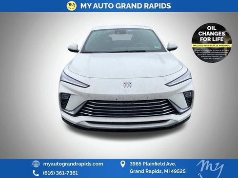 Used 2024 Buick Envista Preferred w/ Convenience II Package image 2