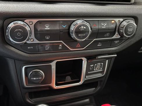 Used 2024 Jeep Wrangler Sport image 17