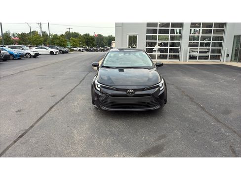 Used 2026 Toyota Corolla LE FWD image 4