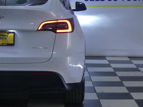 Used 2023 Tesla Model Y Performance AWD/4WD image 29