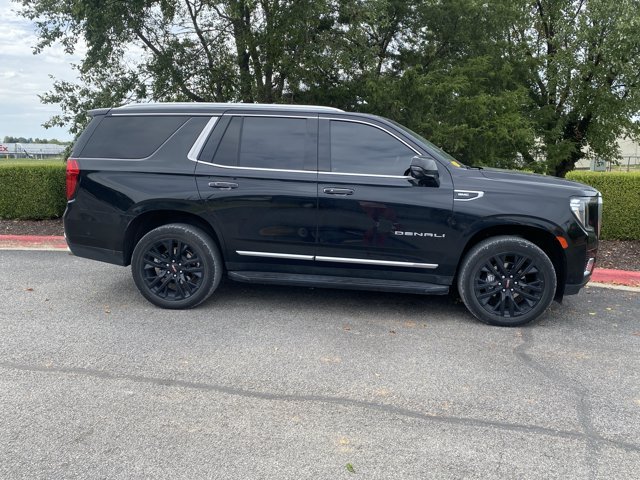 Used 2024 GMC Yukon Denali w/ Advanced Technology Package AWD/4WD image 2