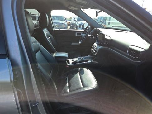 Used 2020 Ford Explorer XLT w/ Equipment Group 202A AWD/4WD image 12