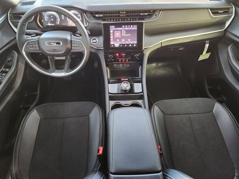 New 2025 Jeep Grand Cherokee L Altitude RWD image 18