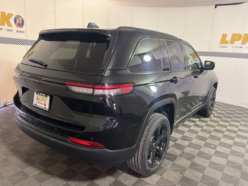 New 2025 Jeep Grand Cherokee Altitude image 5