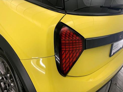 Certified 2025 MINI Cooper S image 28