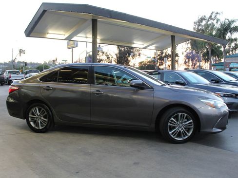Used 2016 Toyota Camry SE FWD image 6
