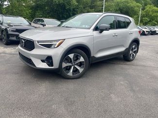 Used 2023 Volvo XC40 B5 Plus w/ Climate Package AWD/4WD video 1