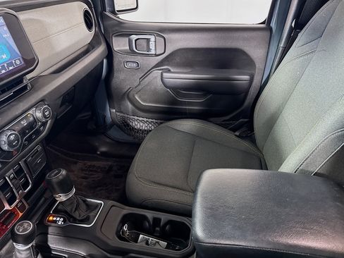 Used 2024 Jeep Wrangler Unlimited image 23