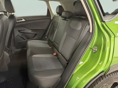 New 2025 Volkswagen Taos SE image 18