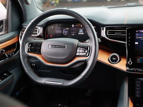 Used 2022 Jeep Grand Wagoneer Series III w/ Rear Seat Video Group 1 AWD/4WD image 29