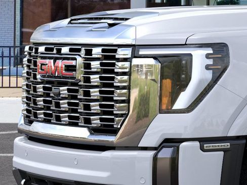 New 2026 GMC Sierra 2500 Denali w/ Denali Reserve Package AWD/4WD image 13