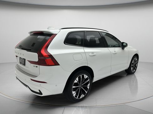 Used 2026 Volvo XC60 B5 Plus AWD/4WD image 5