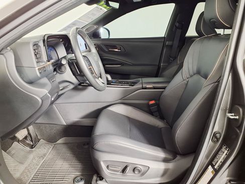 Used 2024 Toyota Crown Platinum AWD/4WD image 17