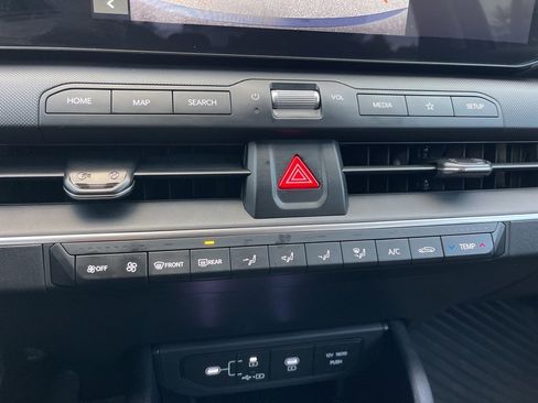 Used 2025 Kia K4 LX image 12