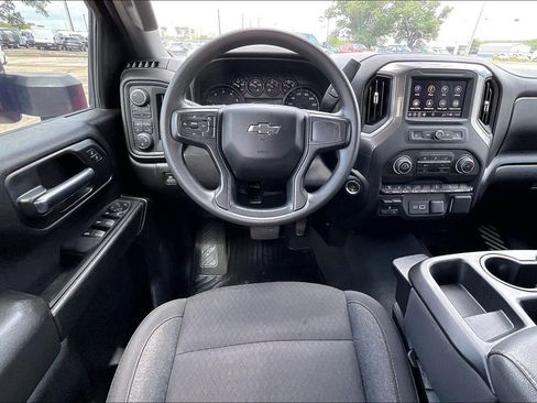 Used 2025 Chevrolet Silverado 2500 Custom w/ Custom Value Package image 8