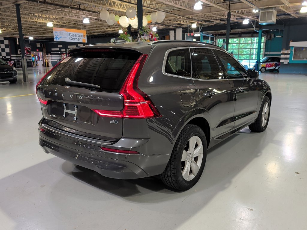 Used 2022 Volvo XC60 B5 Momentum w/ Climate Package FWD image 9