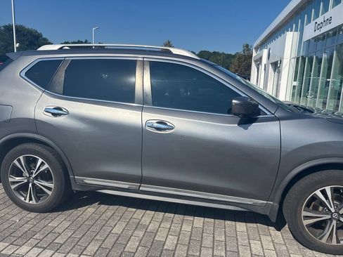 Used 2017 Nissan Rogue SL w/ SL Premium Package FWD image 3