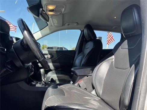 Used 2019 Jeep Cherokee Limited AWD/4WD image 17
