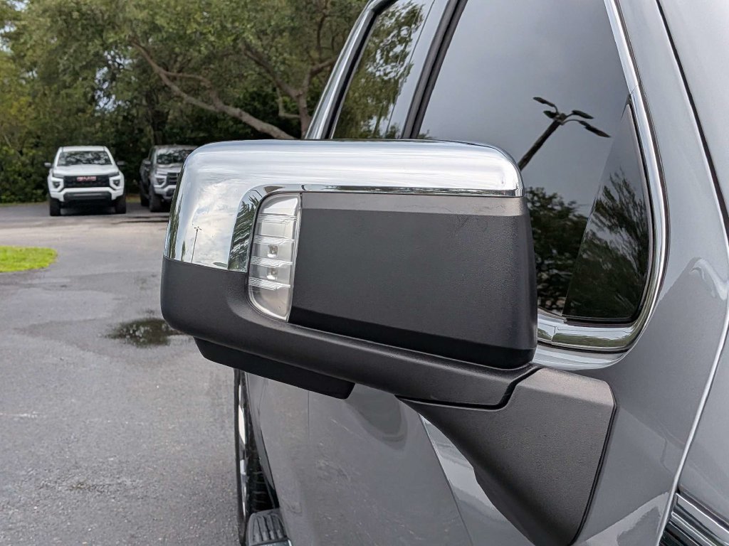 Used 2024 GMC Sierra 1500 SLT w/ SLT Premium Plus Package AWD/4WD image 11