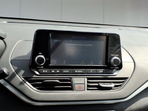 Used 2024 Nissan Altima 2.5 S FWD image 13