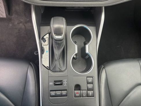 Used 2024 Toyota Highlander XLE image 19