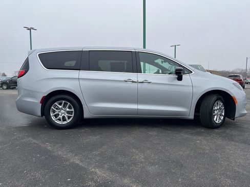 New 2026 Chrysler Voyager LX image 3