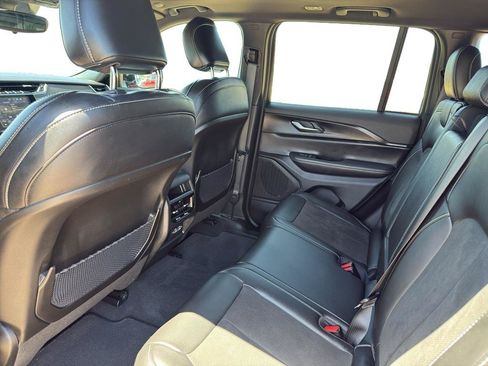 Used 2024 Jeep Grand Cherokee Altitude AWD/4WD image 10