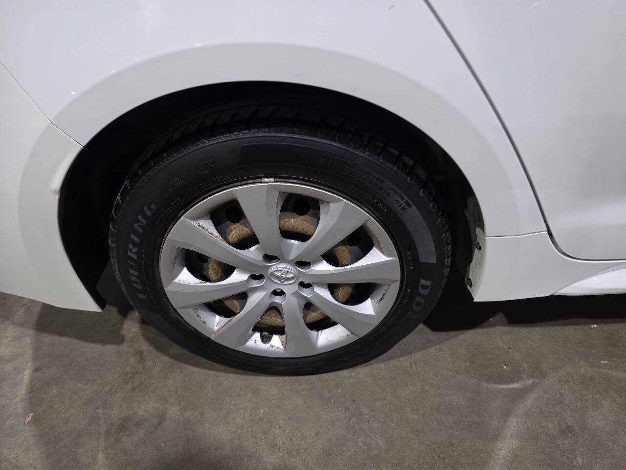 Used 2020 Toyota Corolla LE FWD image 23