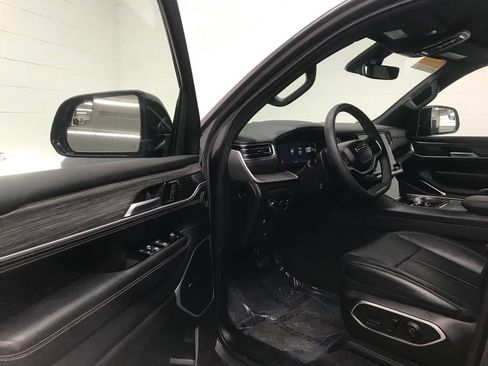 Used 2024 Jeep Wagoneer Series II image 11