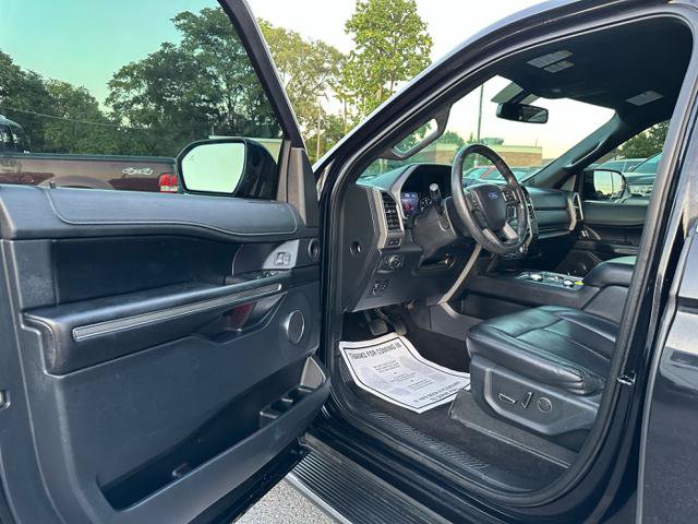 Used 2019 Ford Expedition XLT w/ Equipment Group 202A AWD/4WD image 11