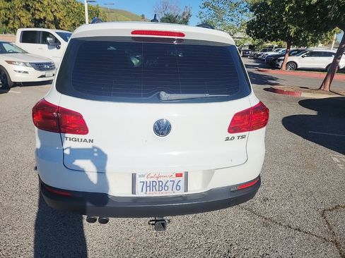 Used 2015 Volkswagen Tiguan S image 4