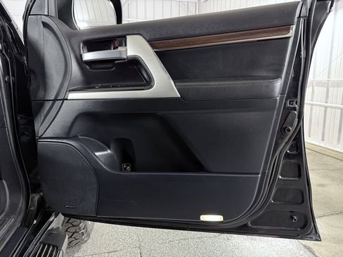 Used 2016 Toyota Land Cruiser image 31