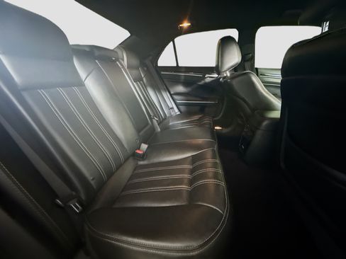 Used 2019 Chrysler 300 S RWD image 27
