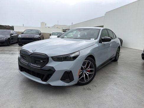 Used 2025 BMW i5 M60 w/ Premium Package AWD/4WD image 3