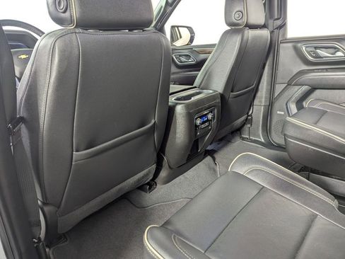 Used 2023 Chevrolet Suburban Premier image 16