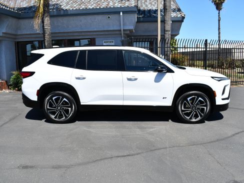 Used 2025 Buick Enclave Sport Touring FWD image 4