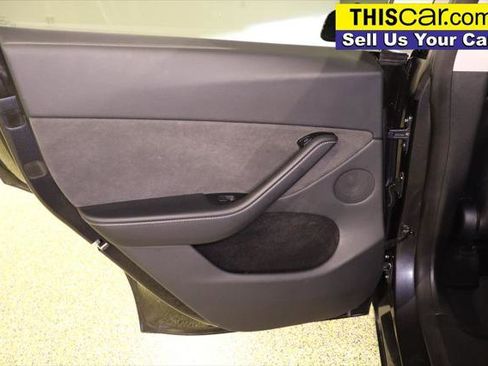 Used 2024 Tesla Model Y Long Range AWD/4WD image 32