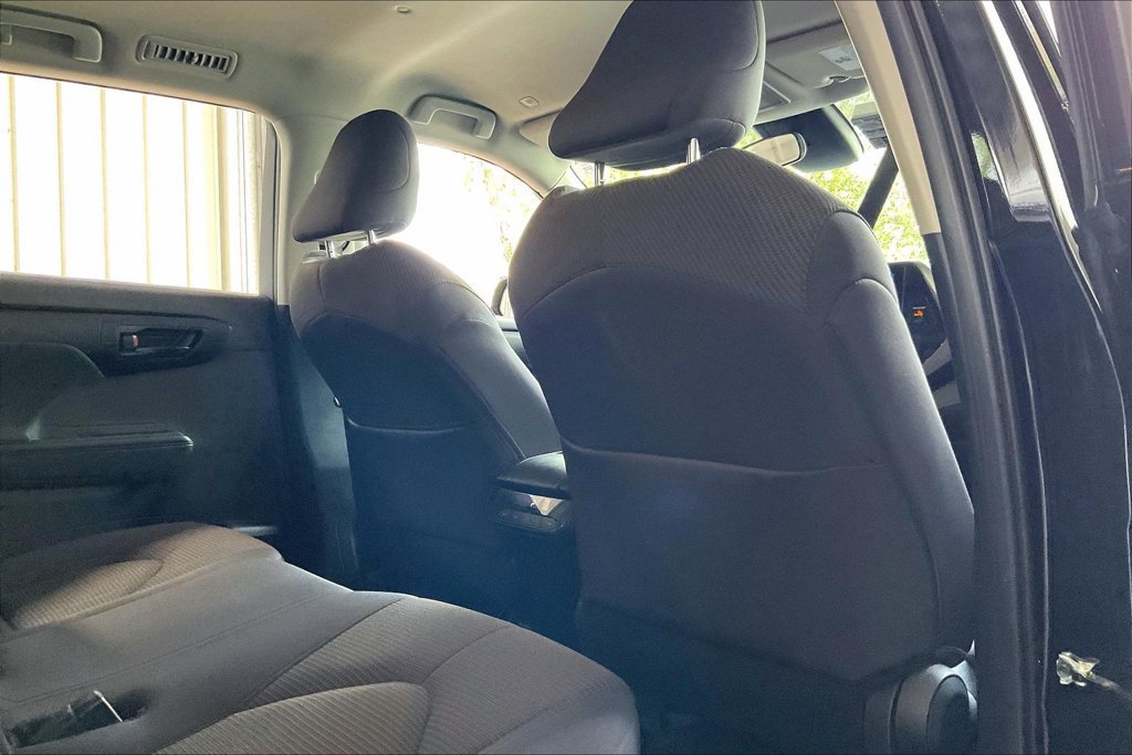 Used 2025 Toyota Highlander LE FWD image 21