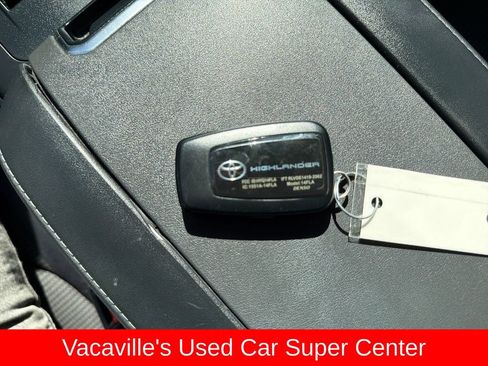 Used 2023 Toyota Highlander L FWD image 29