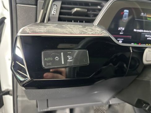 Used 2022 Audi e-tron S Prestige w/ Prestige Package image 18