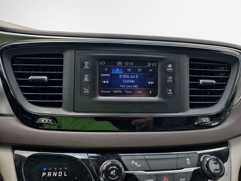 Used 2017 Chrysler Pacifica Touring-L FWD image 21