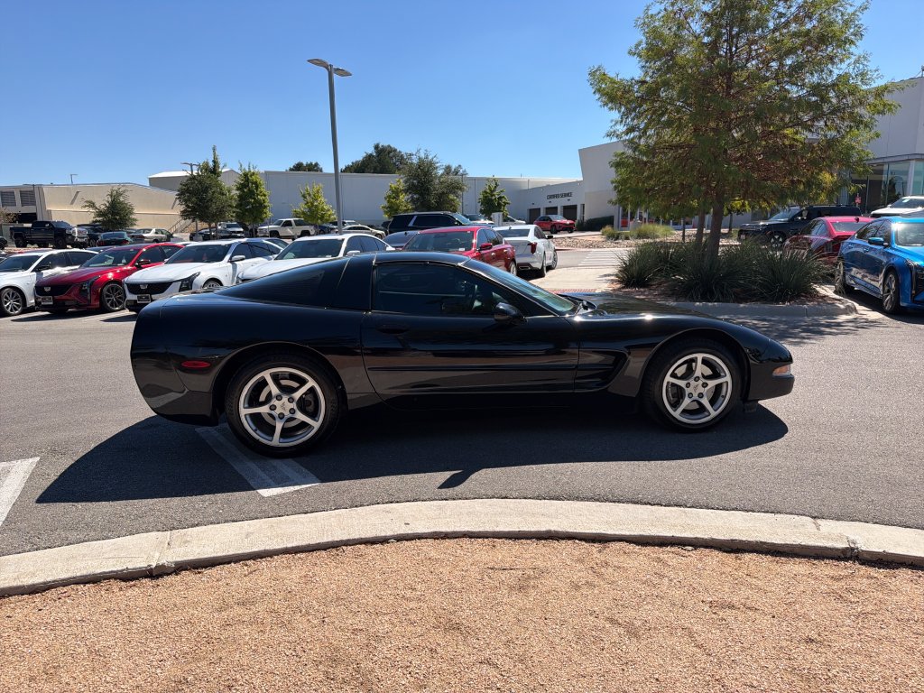 Used 2000 Chevrolet Corvette Coupe w/ Roof Pkg RWD image 9
